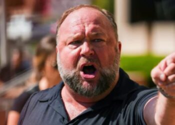 Dünyanın En Zengin Komplo Teorisyeni İflas Etti