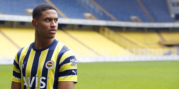 Fenerbahçe Taraftarının Gözdesi Oosterwolde Yuvadan Uçacak! 4 Yeni Talibi Var