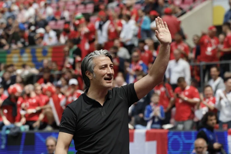 Murat Yakın Kimdir? Murat Yakın Kimdir?