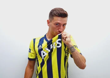 Fenerbahçe, Mert Hakan Yandaş ile Anlaştı
