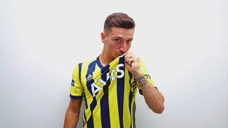 Fenerbahçe, Mert Hakan Yandaş ile Anlaştı