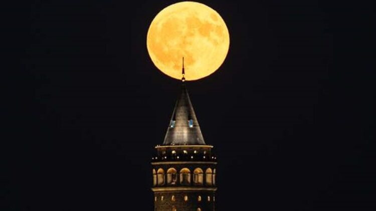 İstanbul’dan Süper Mavi Ay manzaraları İstanbul’dan Süper Mavi Ay manzaraları