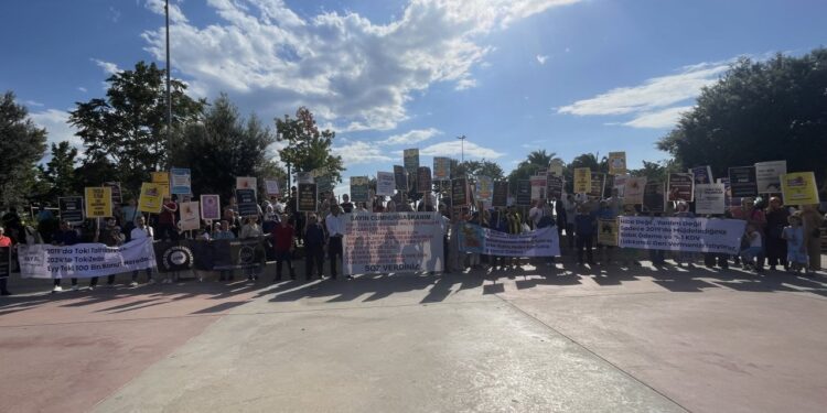 Murat Kurum’un TOKİ mağdurları meydanda isyan etti