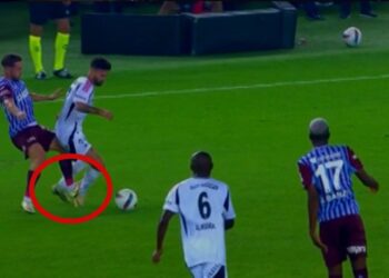 Trabzonspor Beşiktaş maçı kırmızı kartla başladı