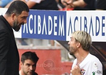 Eyüpspor maçında Arda Turan Caner Erkin gerginliği