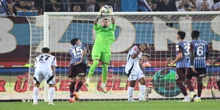 ‘Trabzonspor ve Beşiktaş yılda 10 maç oynasa Uğurcan Çakır Ballon d’Or alır’