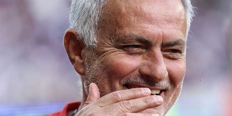 Mourinho: Galatasaray’ı yatakta izledim