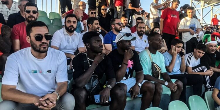 Amedspor’un 3 yıldızı sürpriz yaptı