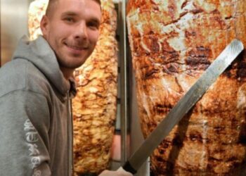 Podolski dönerden servet kazandı!