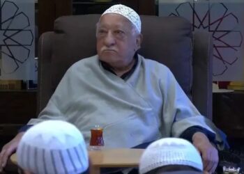 Fetullah Gülen şişmiş! İşte sokaktaki o kare