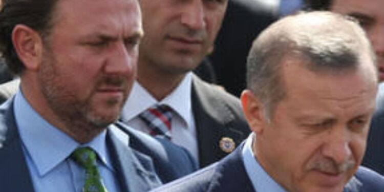 Yiğit Bulut dövdü. Rezil bir operasyon!