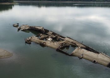 Sular çekildi, İkinci Dünya Savaşı’ndan kalma Alman savaş gemisi ortaya çıktı