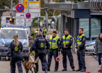 Almanya, düzensiz göçe karşı sınır kontrollerini genişletti