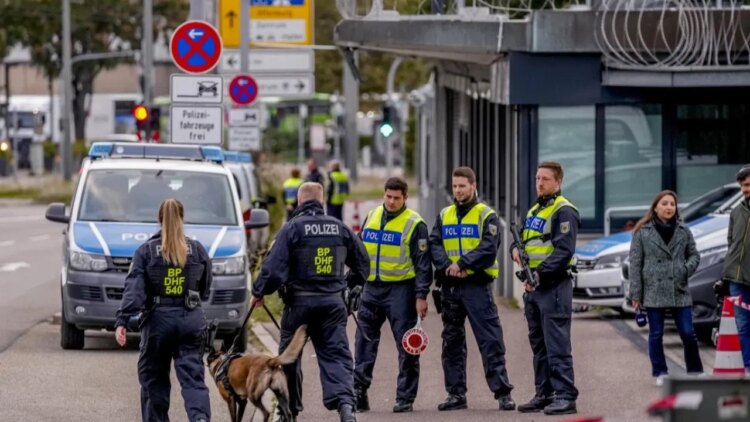 Almanya, düzensiz göçe karşı sınır kontrollerini genişletti Almanya, düzensiz göçe karşı sınır kontrollerini genişletti