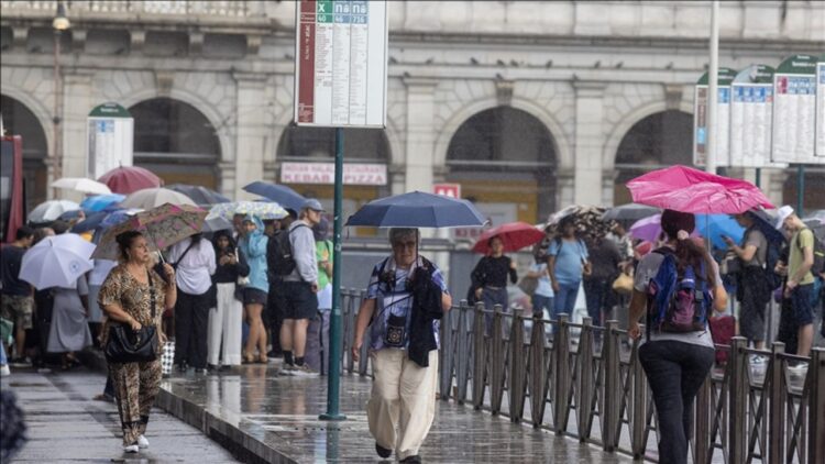 Avrupa’da hava sıcaklıklarında ani düşüş: Mevsimin ilk karı düştü