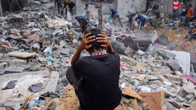 İsrail Gazze’de Nusayrat Mülteci Kampı’na saldırı düzenledi: 10 kişi hayatını kaybetti İsrail Gazze’de Nusayrat Mülteci Kampı’na saldırı düzenledi: 10 kişi hayatını kaybetti