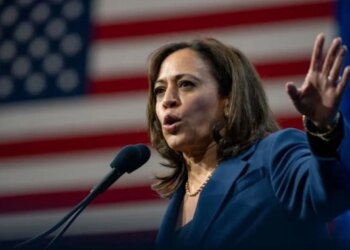 Kamala Harris’in mitinginde slogan atan Filistin destekçileri salondan çıkarıldı