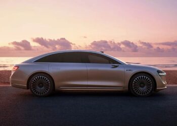 Flaş: Huawei ilk lüks sedanını tanıttı! Türkiye’ye mi geliyor