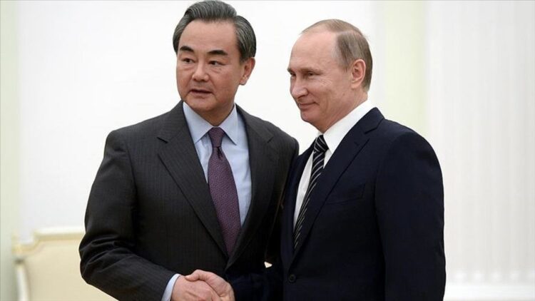 Putin, Çin Dışişleri Bakanı Wang Yi ile görüştü