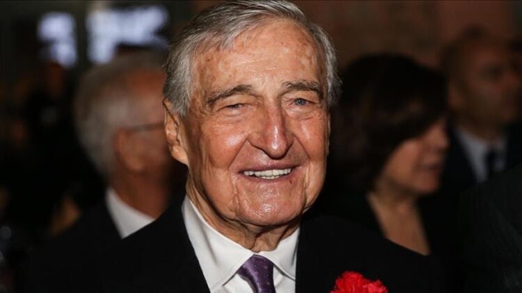 Rahmi Koç Ankara’da birinci sırayı aldı Rahmi Koç Ankara’da birinci sırayı aldı