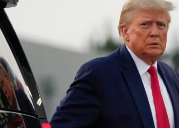 Trump’ın yakınında ateş edildiği, güvende olduğu açıklandı