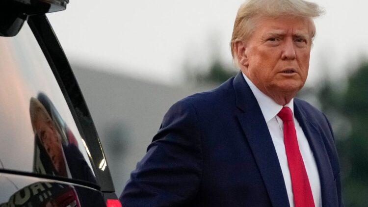 Trump’ın yakınında ateş edildiği, güvende olduğu açıklandı Trump’ın yakınında ateş edildiği, güvende olduğu açıklandı