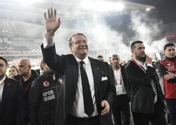 Galatasaray’ın sponsorluk krizi büyüyor. Hasan Arat’tan flaş açıklama